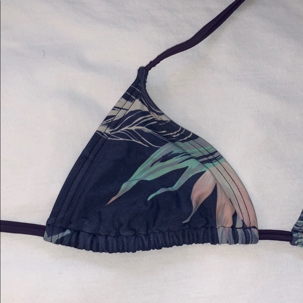 Tropical Roxy Bikini Top - Picture 2 of 4